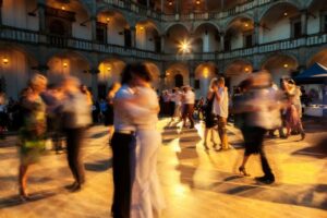 Unsere Single Gruppen sind die perfekte Alternative zu Tanzpartner Börsen in Augsburg